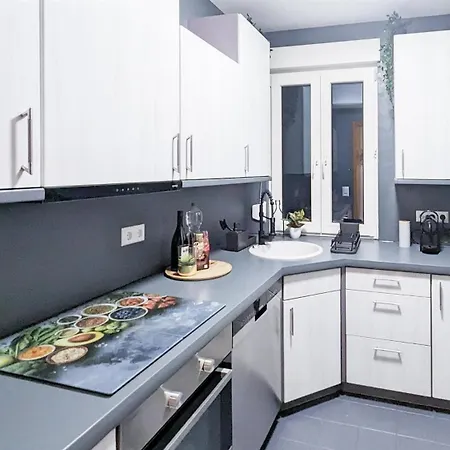 Alfa 4 8 Personen Tv Wifi Wm I 4br 7beds I 8 People I Kitchen L Bathroom Apartamento Estugarda